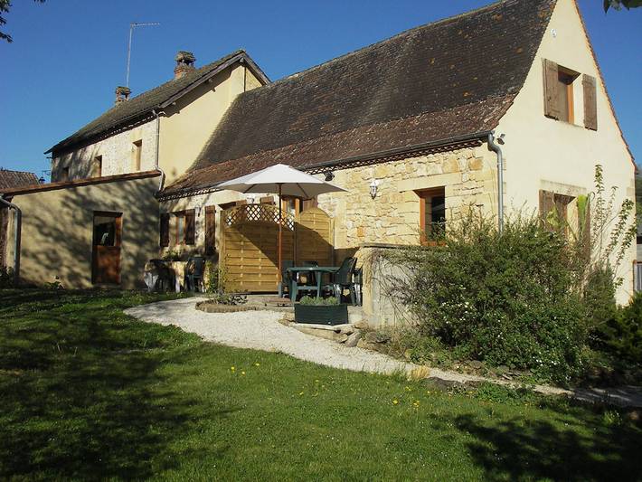 Gîte pour 4 personnes, avec piscine ainsi que terrasse et jardin