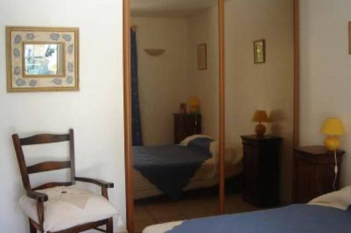 Location de vacances pour 4 personnes, avec terrasse ainsi que piscine et jardin à Meyreuil - 2