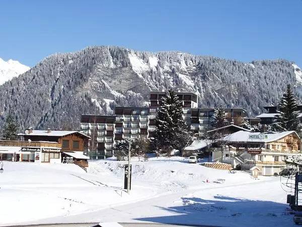 Ganzes Studio, Studio Ski an den Füßen in einer Residenz mit Außenpool und Tennis in Notre-Dame-de-Bellecombe, Albertville und Umgebung