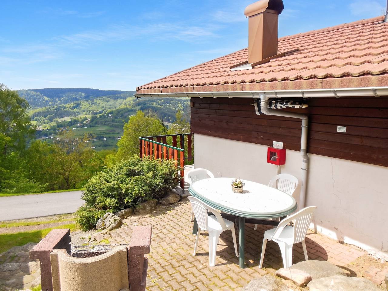 Chalet charmant au Tholy avec piscine partagée in Le Tholy, Région d'Épinal
