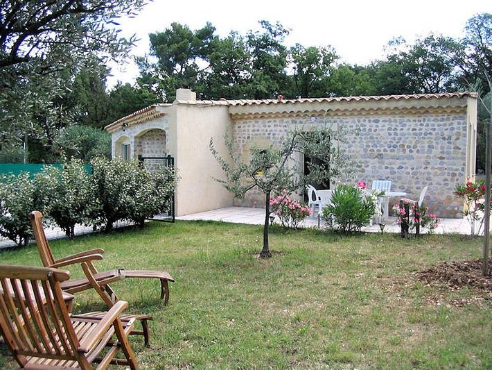 Gîte pour 4 personnes, avec piscine ainsi que jardin et terrasse, animaux acceptés dans le Vaucluse - 4