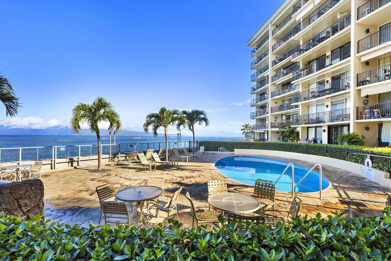 Apartamento entero, Oceanfront Corner Unit - Whales  Turtles   Sunsets w  2 Lanais in Kahana, Napili-Honokowai