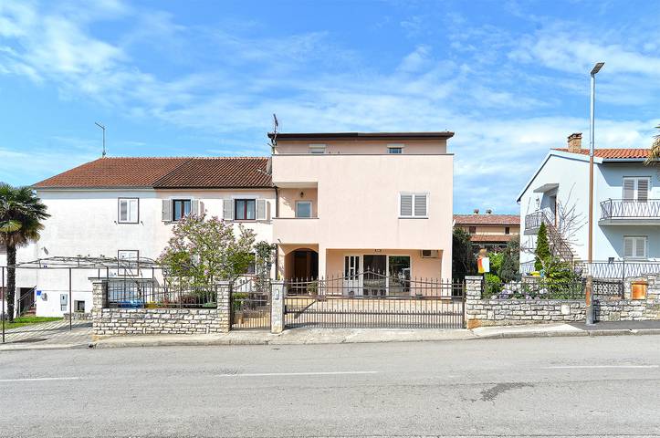 Entire apartment, Holiday apartment for 3 people with balcony in Poreč, Grad Poreč