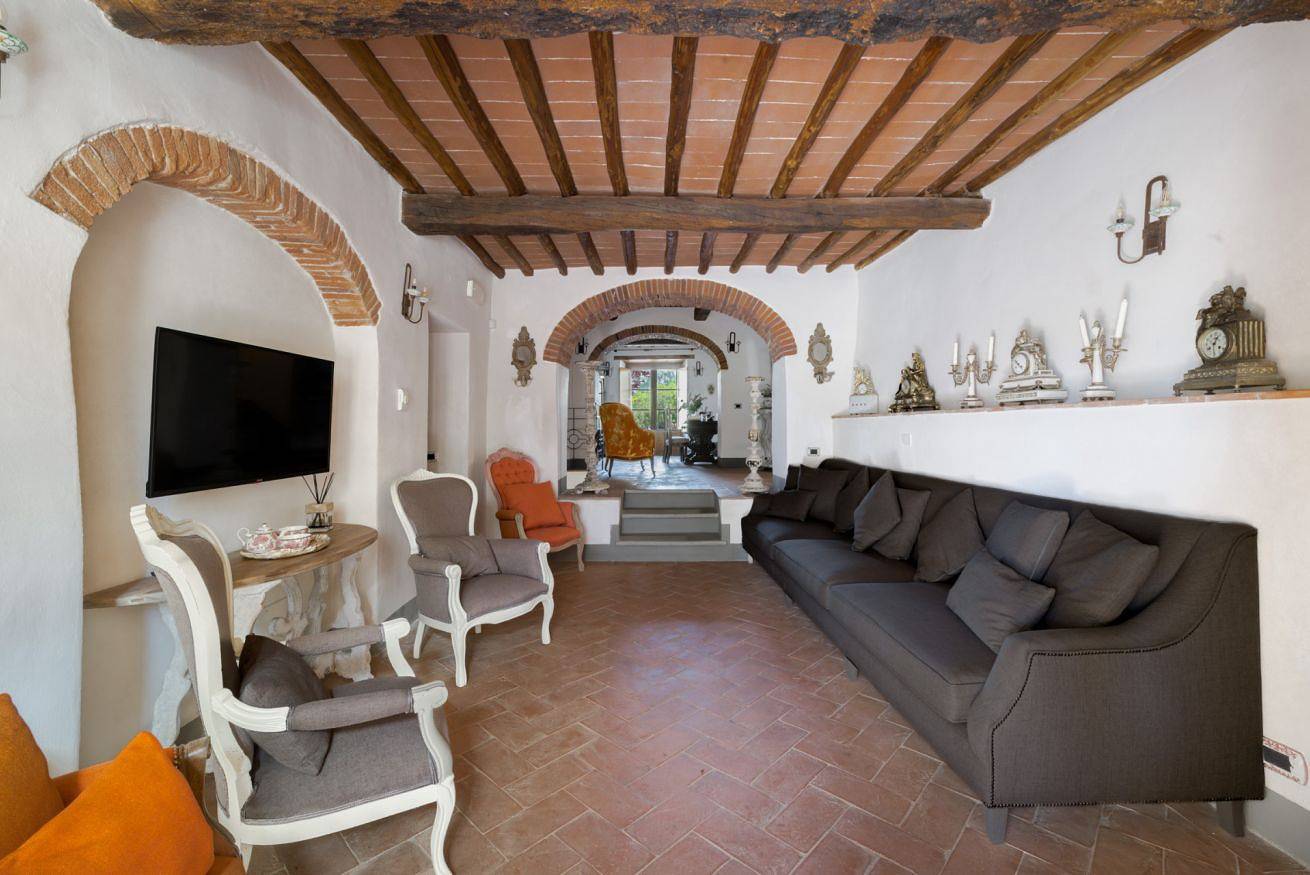 Villa Chianti with exclusive pool and typical barn in Panzano In Chianti, Chianti