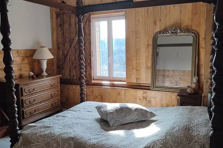 In the heart of Sancy: a vacation rental with a fireplace, a large garden, and mountain views in Chastreix, Regionaler Naturpark Volcans d'Auvergne