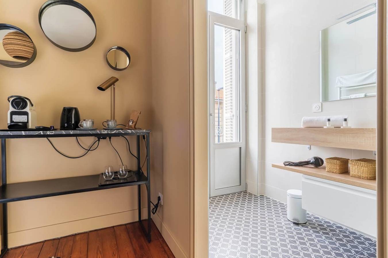 Appartement de vacances entier, Chambre Gilda avec balcon privatif in Bordeaux, Région de Bordeaux