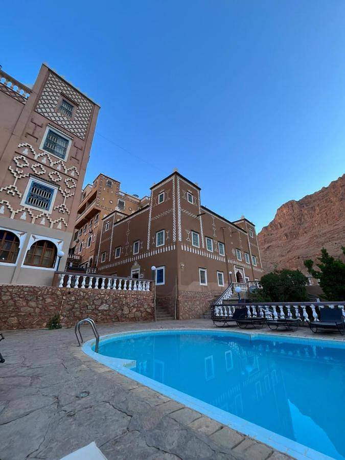 Hôtel pour 3 personnes, avec piscine ainsi que vue et terrasse, animaux acceptés