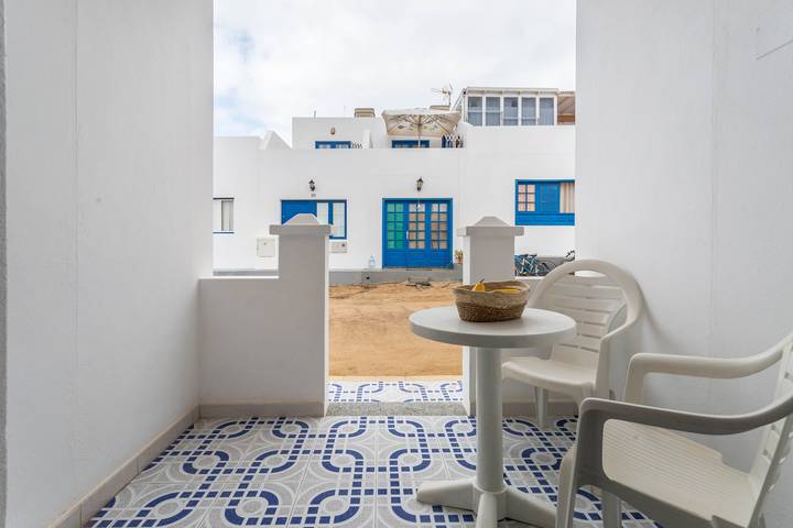 Casa vacanze "El Sombrerito 4" con terrazza e Wi-Fi in La Graciosa, Parque Natural Archipiélago Chinijo