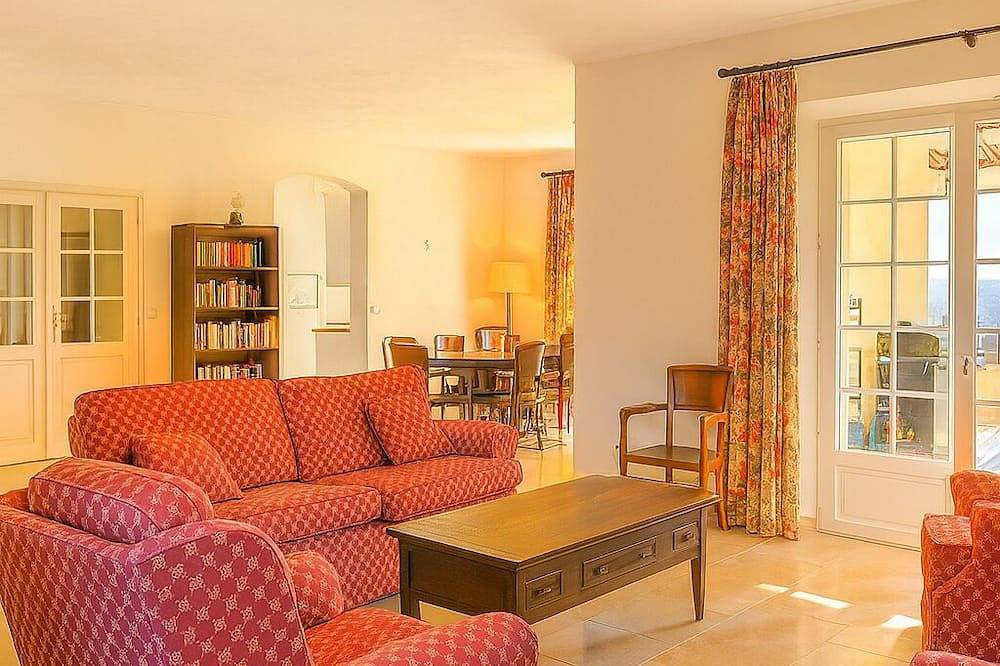 Great and Beautiful property with quiet pool / lake / sea / golf in Tourrettes, Draguignan region