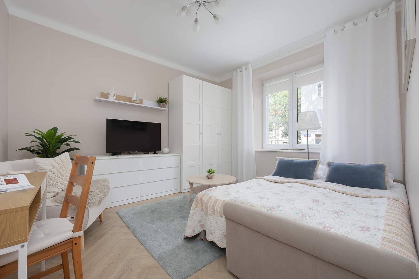 Ganze Ferienwohnung, Cozy Studio with a Workspace | Near the Metro in Bielany, Warschau