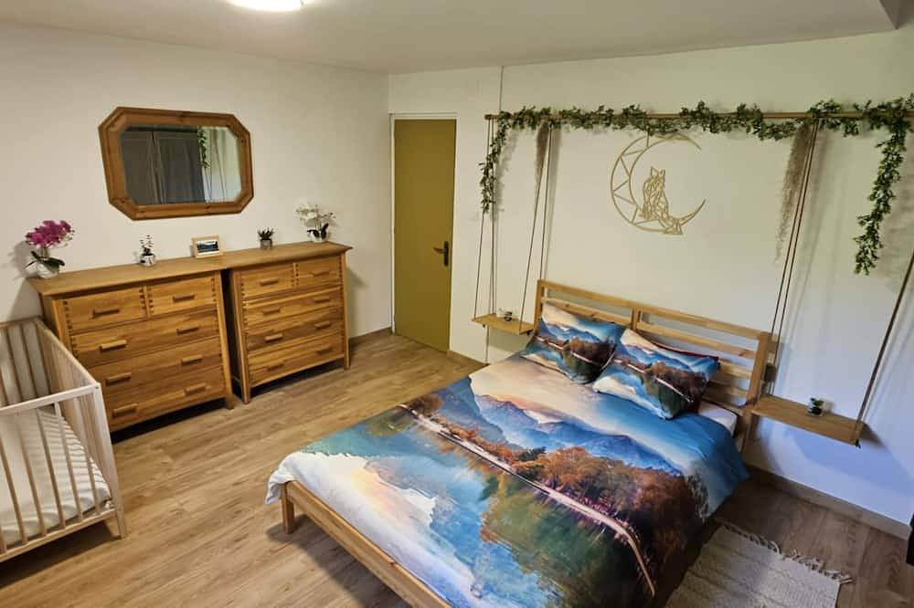 Ganze Wohnung, Summer/winter rental, ski - hiking Haute-Savoie - peaceful location - friends/family in La Rivière-Enverse, Region Bonneville