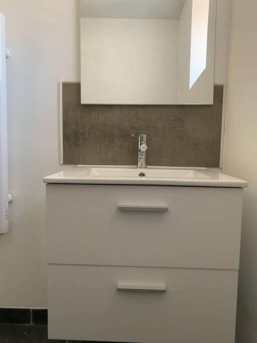 Appartement entier, One-Bedroom Apartment in Tournus, Région de Mâcon