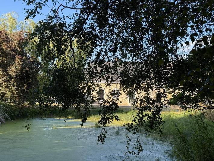Location de vacances pour 10 personnes, avec piscine ainsi que jardin et vue à Joué-en-Charnie