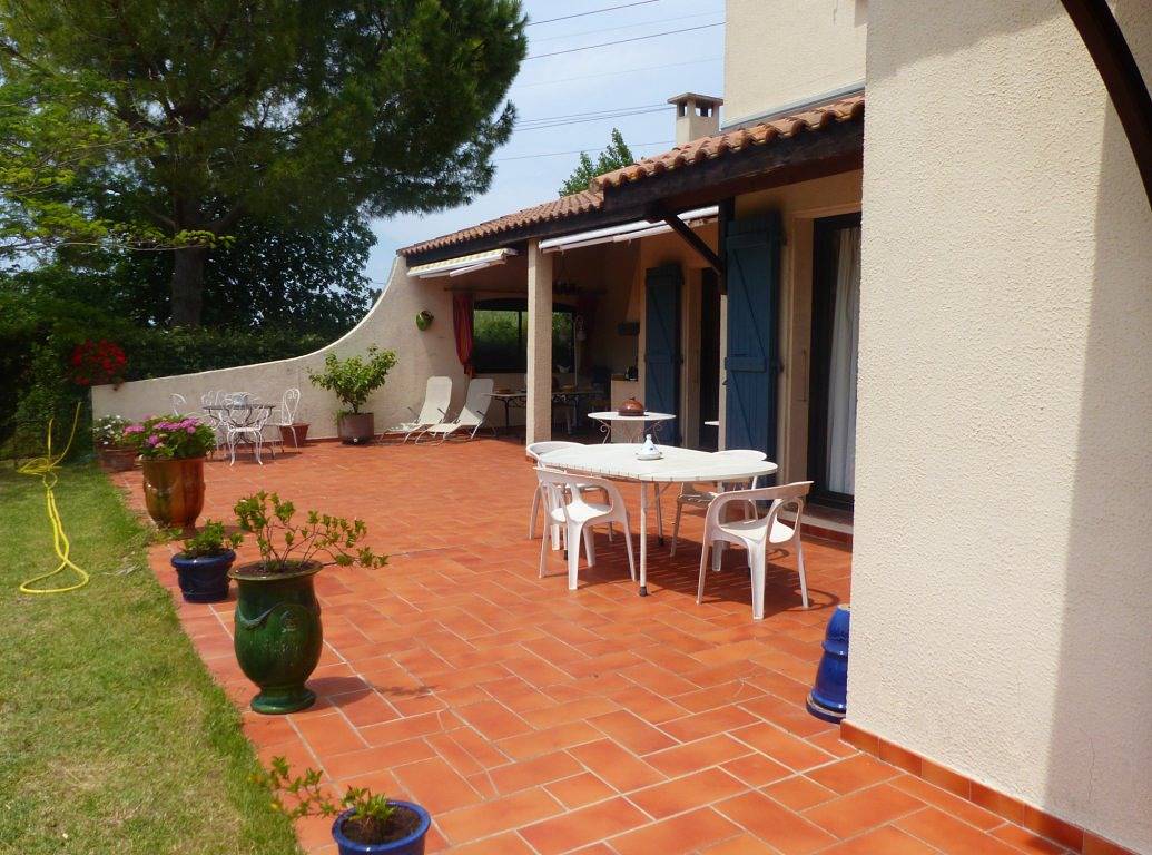 Maison avec piscine sur 2600 m² de terrain in Béziers, Côte d'Améthyste