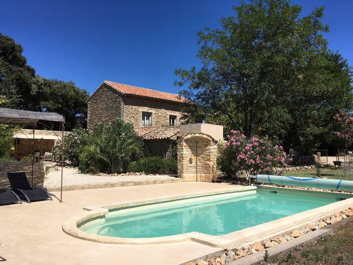 Gîte pour 2 personnes, avec piscine à Bollène