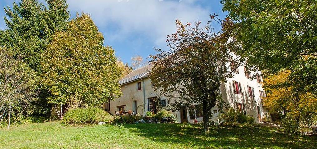 Gîte pour 10 personnes, avec Terrasse ainsi que Jardin et Vue