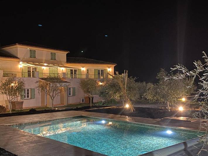 Location de vacances pour 6 personnes, avec Terrasse et Jardin ainsi que Piscine et Vue sur le lac à Furiani