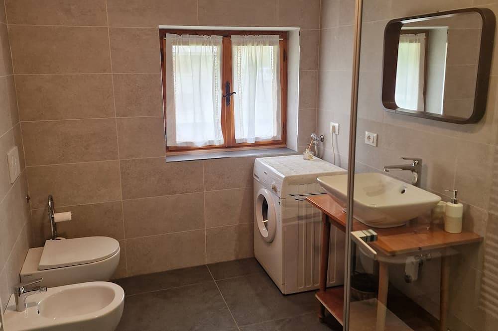Appartamento intero, Chalet Nontiscordardime, accogliente alloggio alpino nel cuore delle Dolomiti. in Peio, Parco Nazionale dello Stelvio