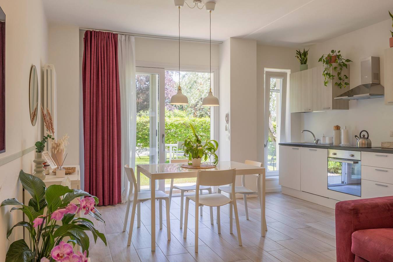 Ganze Wohnung, Ferienwohnung 'Elena' mit Seeblick, Erdgeschoss, Gartenpatio, Wlan, Küche, Klimaanlage in Corno (Garda), Garda