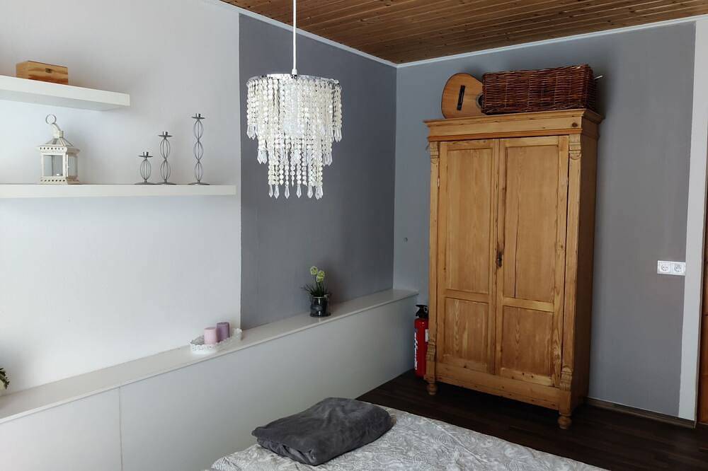 Ganze Wohnung, Ferienwohnung Krottenmühl am Simssee, 55 qm, Erdgeschoss, 1 separates Schlafzimmer in Krottenmühl, Söchtenau