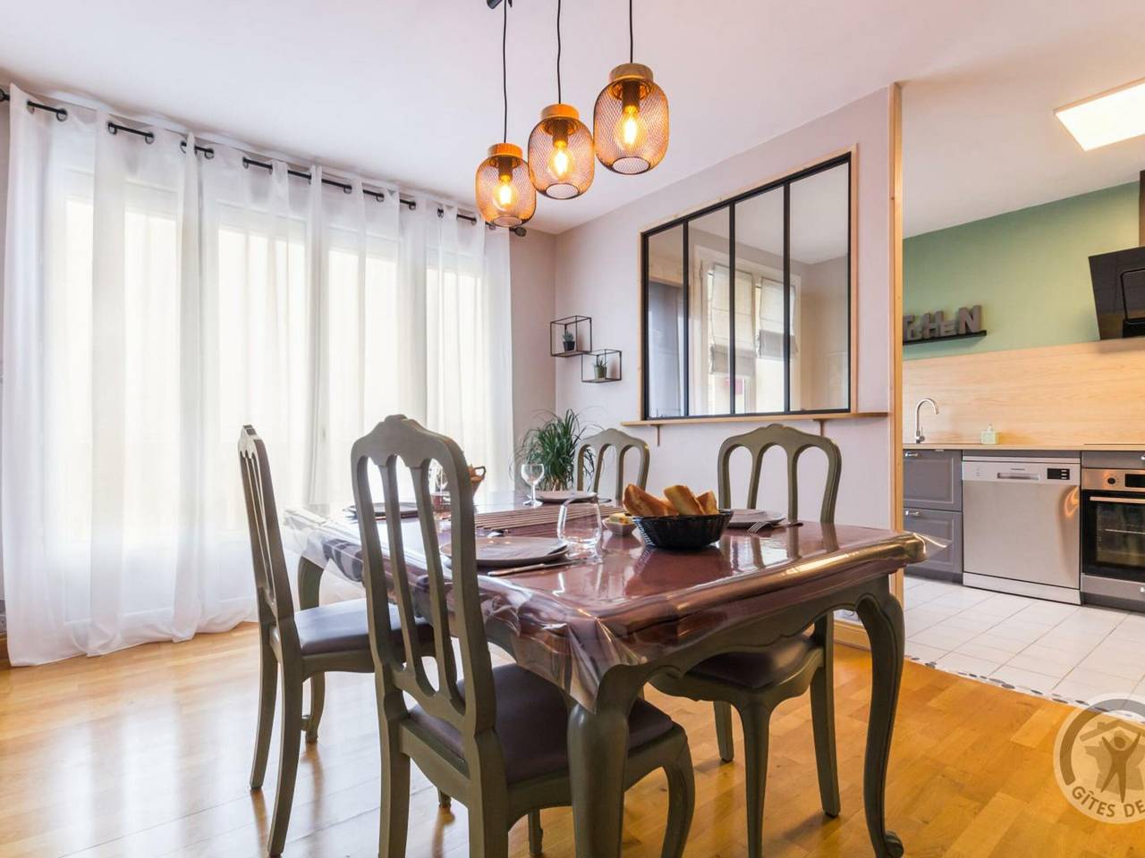 Apartamento entero, Amplio apartamento con balcón soleado en Granville in Granville, Côte de la Déroute