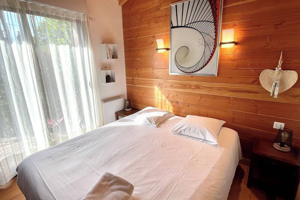 Beautifully maintained chalet with garden and terrace in Petit Piquey, Lège-Cap-Ferret