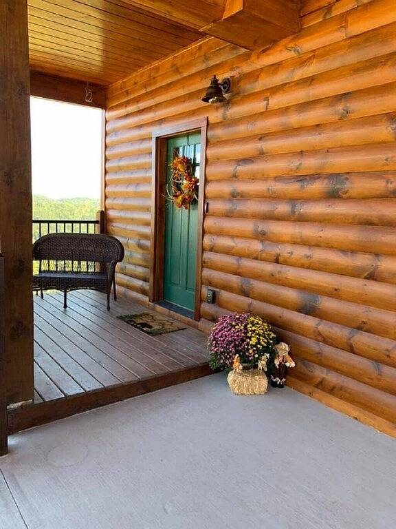 Log Cabin for 18 People in Gatlinburg, Sevier County