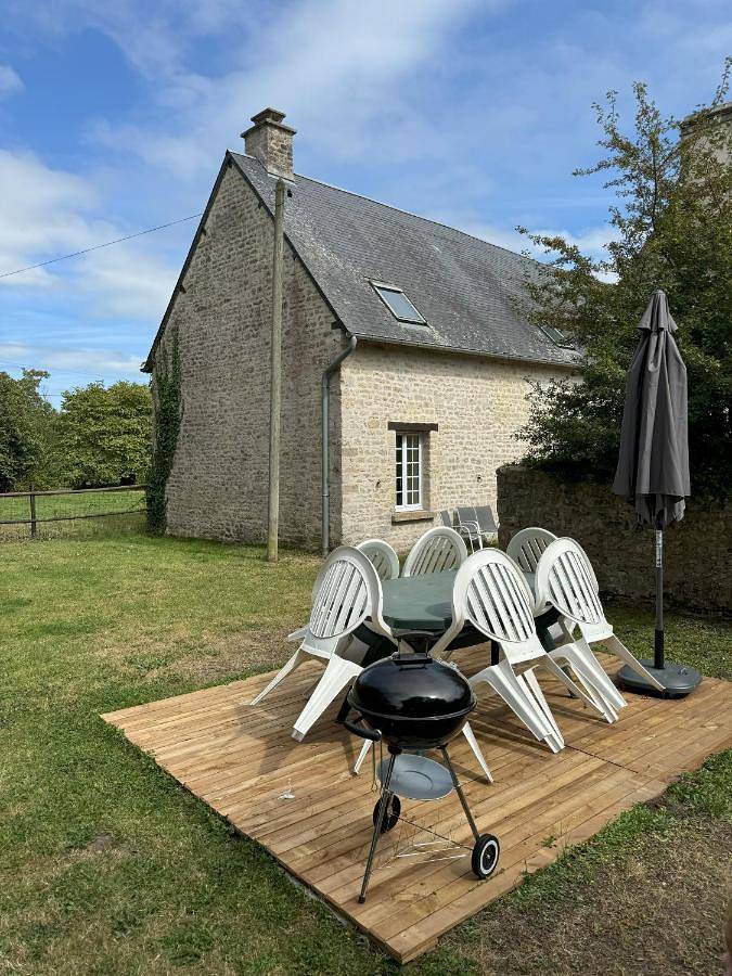 Location de vacances pour 6 personnes, avec jardin à Saint-Côme-du-Mont