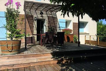 Location de vacances pour 8 personnes, avec terrasse et piscine à Nérac