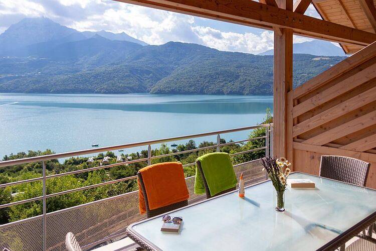 Entire apartment, Apartment by Lake Serre-Ponçon with Pool in Chorges, Écrins National Park