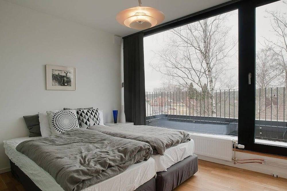 Modern townhouse on Arlanda - Stockholm metro line in Sollentuna kommun, Schwedische Ostsee