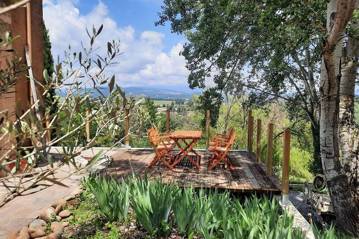 Gîte pour 4 personnes, avec jardin ainsi que piscine et terrasse à Dauphin (homonymie)