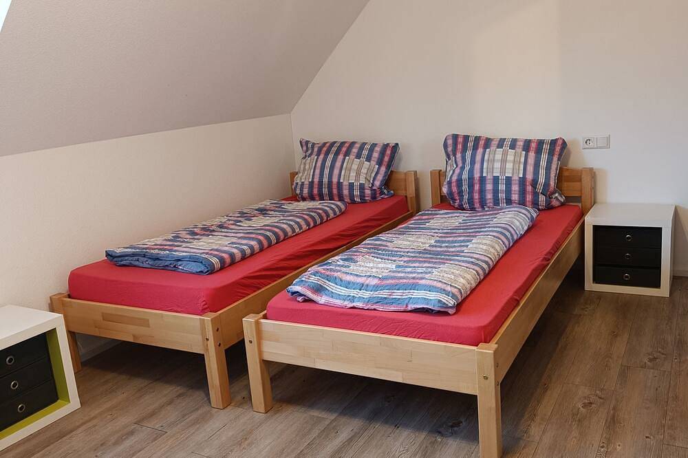 Hofgut Bentele - 3-Zimmer-Ferienwohnung Bentele, Dusche/Wc, 62 qm, Dg in Deggenhausertal, Region Bodensee-Oberschwaben