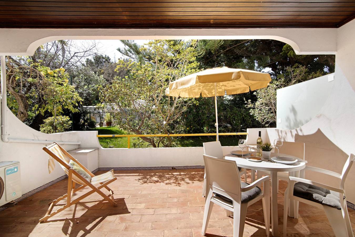 Appartamento intero, Appartamento 'África Minha' con Terrazza Privata, Wi-Fi e Aria Condizionata in Quarteira, Distretto di Faro