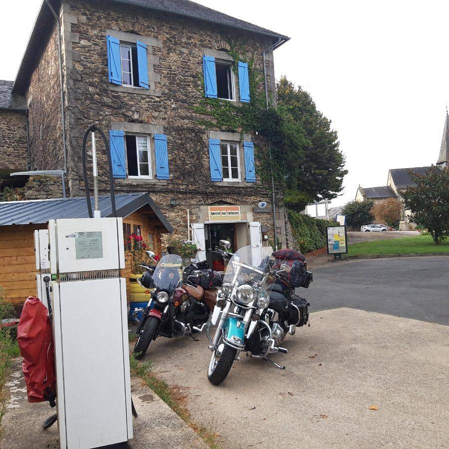 Double Room with Private Bathroom in Condat-sur-Ganaveix, Région de Tulle