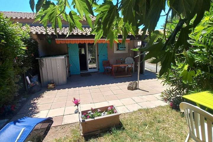 Ferienhaus für 4 Personen, mit Terrasse und Garten sowie Pool - 1