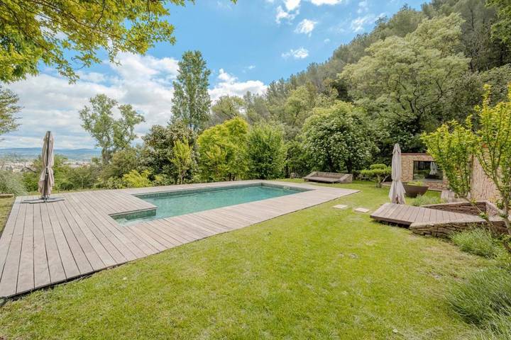 Gîte pour 13 personnes, avec piscine et jardin à Solliès-Ville - 2