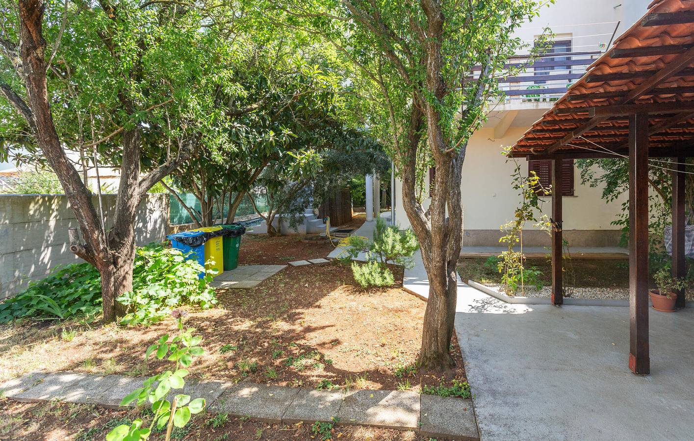 Appartamento intero, Appartamento vacanze per 2 persone con terrazza in Valbandon, Costa meridionale dell´Istria