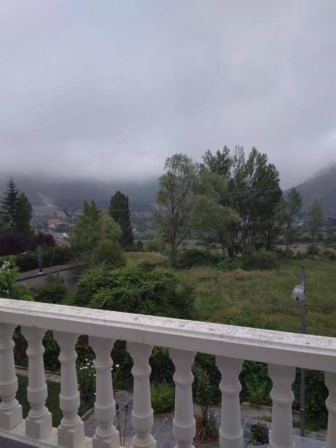 Chalet para 12 personas, con vistas y piscina además de vistas al lago y jardín, Se admiten mascotas en Hoya de Huesca - 4