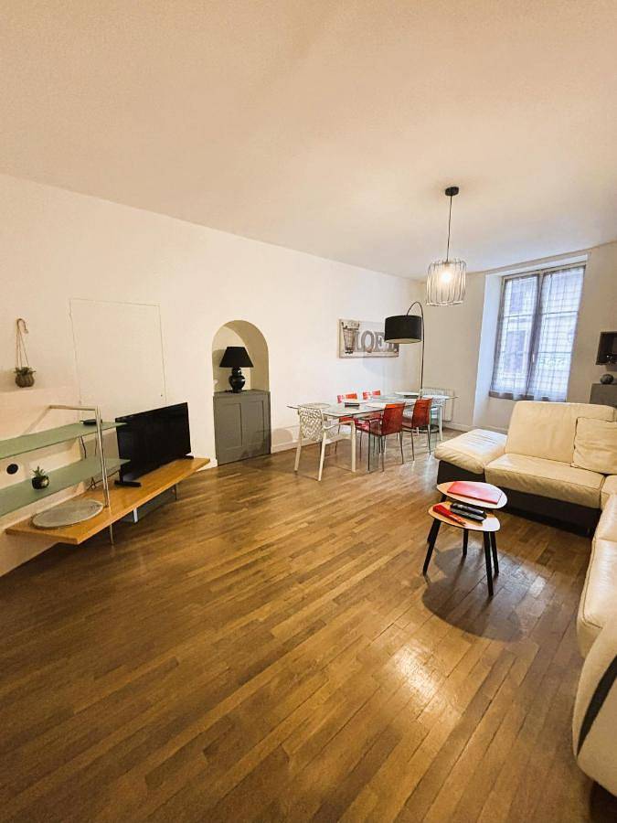 Location de vacances pour 9 personnes, avec terrasse à Couhé - 3