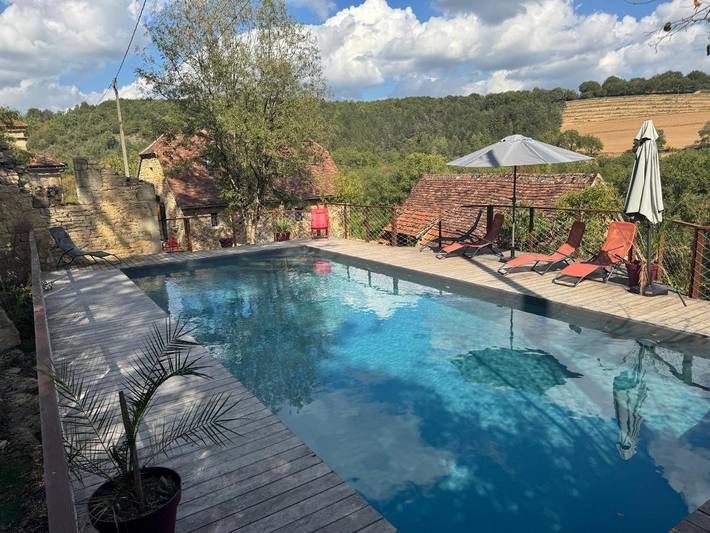 Location de vacances pour 6 personnes, avec Terrasse et Jardin ainsi que Piscine et Vue à Faycelles