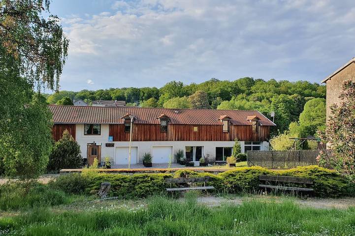 Location de vacances pour 12 personnes, avec jacuzzi et sauna ainsi que piscine et terrasse dans Portieux