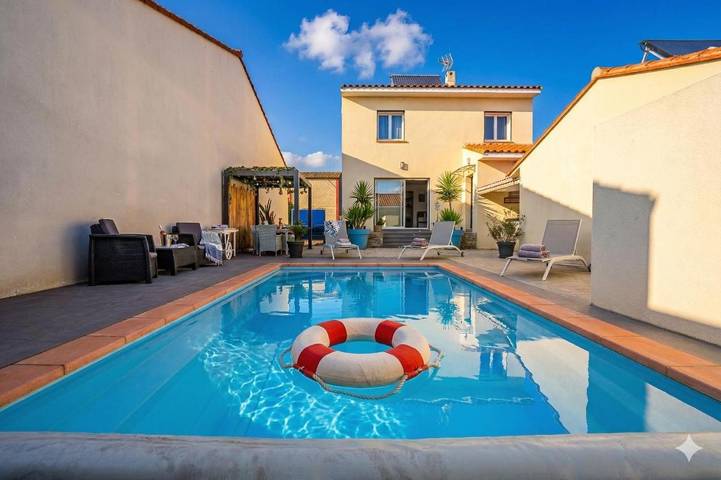 Location de vacances pour 8 personnes, avec Terrasse et Jardin ainsi que Piscine et Vue à Saint-Nazaire (Pyrénées-Orientales)