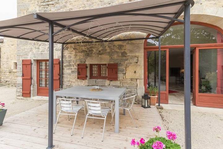 Location de vacances pour 6 personnes, avec Terrasse ainsi que Jardin et Piscine à Darcey