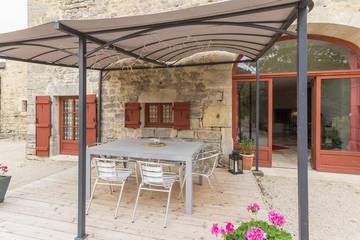 Gîte pour 6 personnes, avec terrasse ainsi que jardin et piscine à Darcey