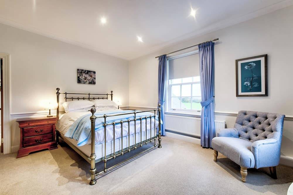 Luxury house with indoor swimming pool in Loch Lomond in Loch Lomond, West Dunbartonshire