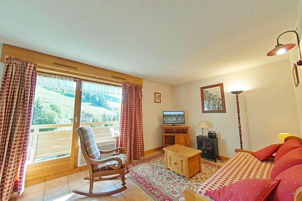 Apartamento entero, A 250m de las pistas de esquí, 3.o piso, vista pistas, balcón, tv, 49m², Le Grand Bornand in Chinaillon, Le Grand-Bornand