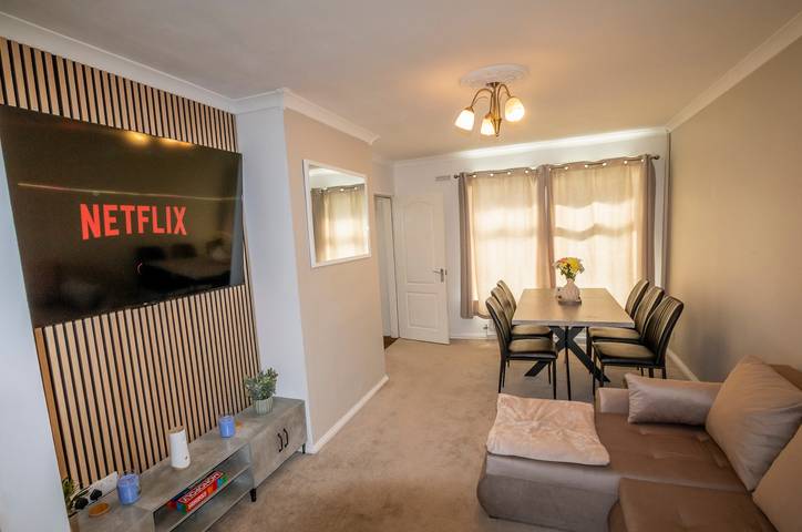 Holiday rental for 8 people in Stoke-on-Trent