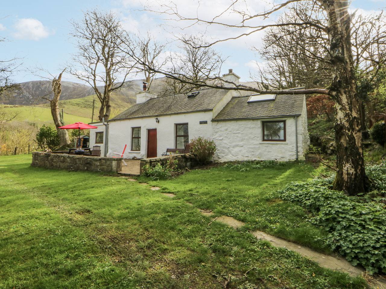 Llwyn Y Brig Isaf in Trefor, Gwynedd