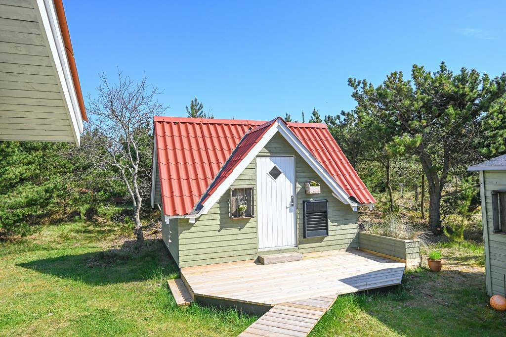 Small, cosy holiday home with annex and great wooden terraces in Ulfborg, Nissum Fjord